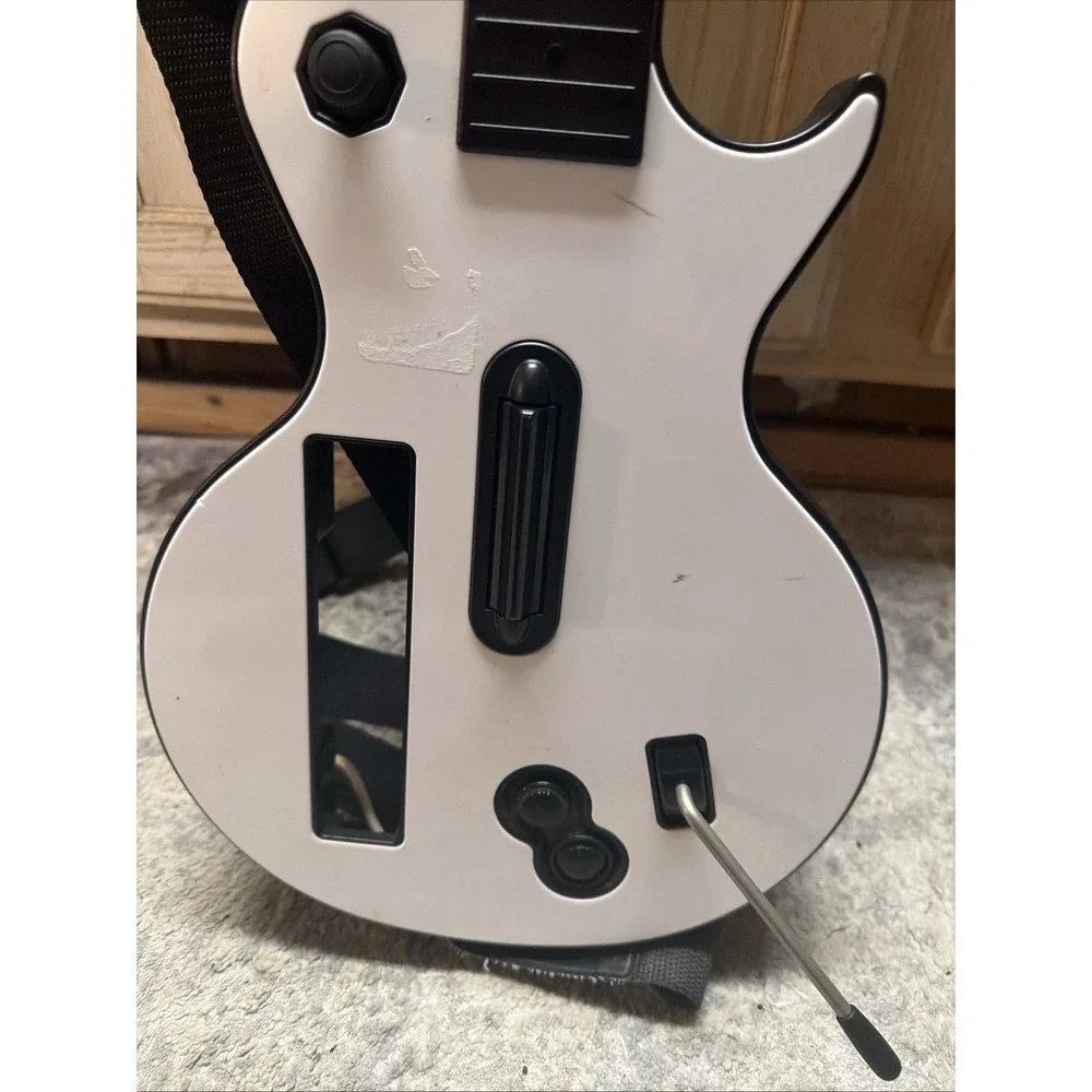 Wii Guitar Hero Gibson Les Paul White Wireless Guitar w/ Strap Back Cover